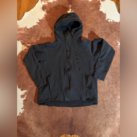 Lululemon black scuba jacket 
no dot or tag fits size 4/6
Zips all the way up - Picture 1 of 7